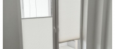 Stylowe kremowe plisy na drzwiach tarasowych - elegancja i funkcjonalność w jednym rozwiązaniu